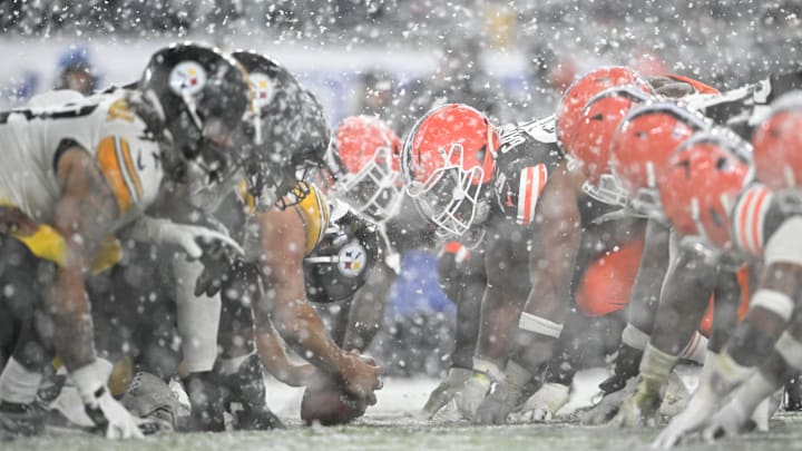 Pittsburgh Steelers v Cleveland Browns