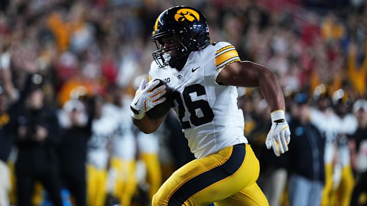 Oregon vs. Iowa prediction 2025