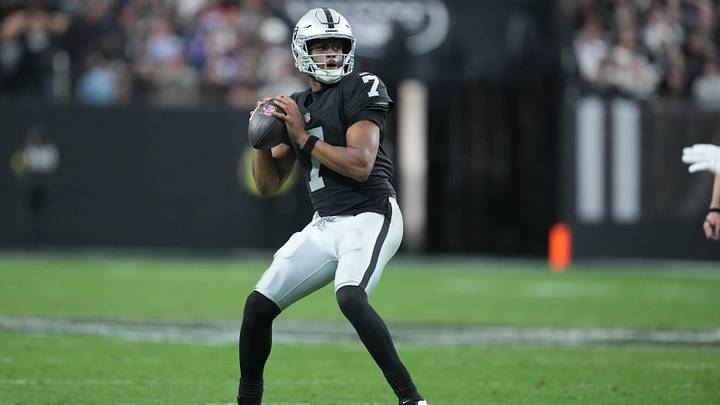 Dec 28, 2025; Paradise, Nevada, USA; Las Vegas Raiders quarterback Geno Smith (7) looks to throw in the third quarter against the New York Giants at Allegiant Stadium. Mandatory Credit: Kirby Lee-Imagn Images Dec 28, 2025; Paradise, Nevada, USA; Las Vegas Raiders quarterback Geno Smith (7) looks to throw in the third quarter against the New York Giants at Allegiant Stadium. Mandatory Credit: Kirby Lee-Imagn Images