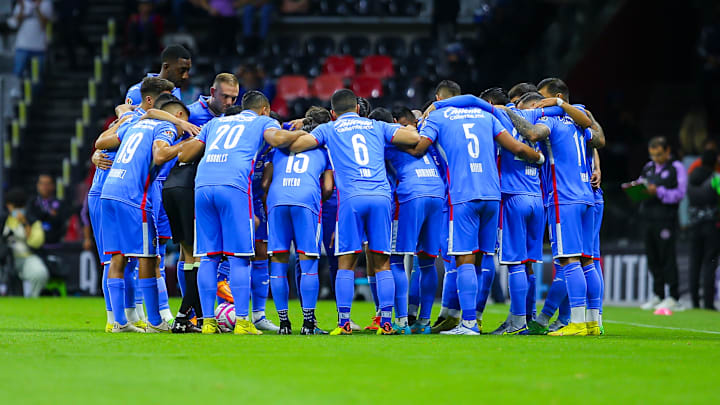 Jugadores de Cruz Azul previo a un partido ante Rayados de Monterrey.
