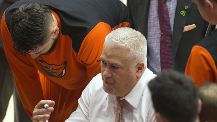 Feb 1, 2018; Stanford, CA, USA; Oregon State Beavers head coach Wayne Tinkle talks to his troops during a timeout in the second half of an NCAA men's college basketball game against the Stanford Cardinal at Maples Pavilion. Mandatory Credit: D. Ross Cameron-Imagn Images