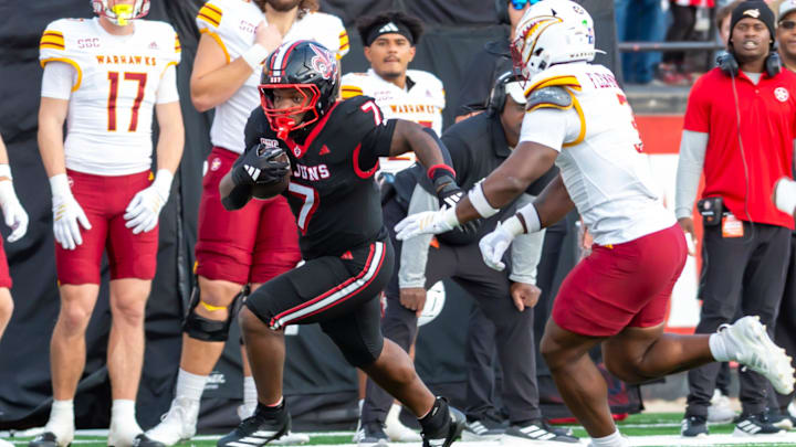 Cajuns Running back Bill Davis 7, Louisianas Ragin Cajuns take on the ULM Warhawks. Saturday, Nov. 29, 2025.