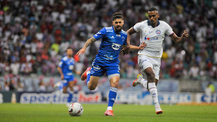 Cruzeiro e Bahia jogam no Mineirão a partir das 16h Cruzeiro e Bahia jogam no Mineirão a partir das 16h