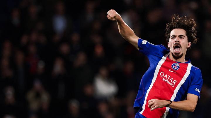 TOPSHOT-FBL-EUR-C1-PSG-BARCELONA