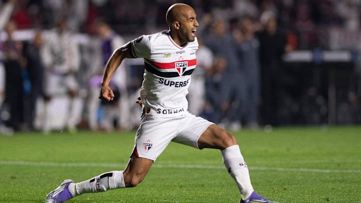 Lucas Moura convive com dor crônica no joelho