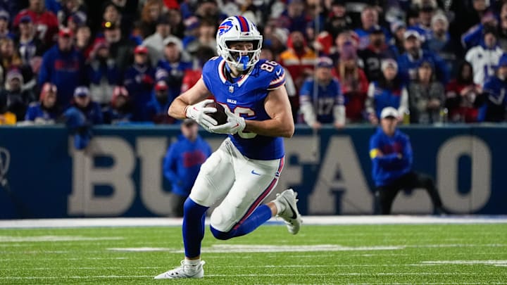 Nov 2, 2025; Orchard Park, New York, USA; Buffalo Bills tight end Dalton Kincaid (86) runs with the ball in the second half against the Kansas City Chiefs at Highmark Stadium. Mandatory Credit: Gregory Fisher-Imagn Images
