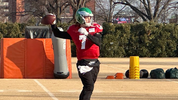 Eagles quarterback Kenny Pickett practices during Week 17 Eagles quarterback Kenny Pickett practices during Week 17