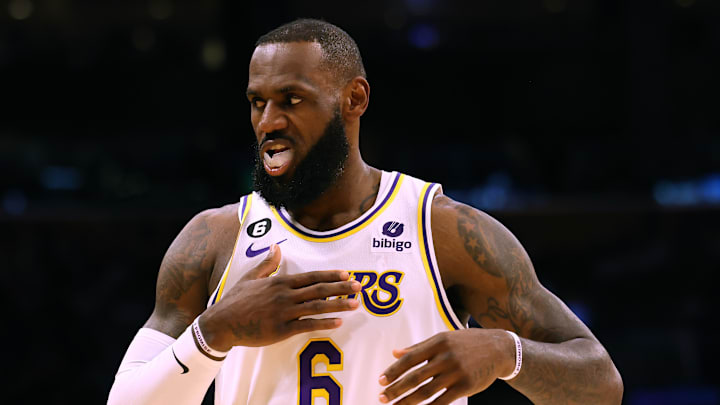 James fue clave en la victoria de los Lakers