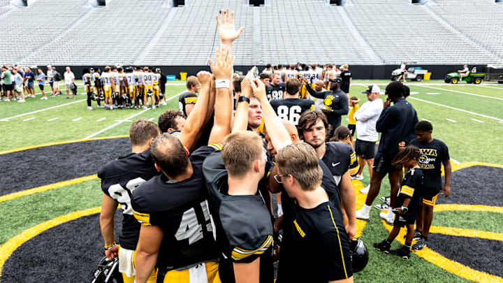 Aug 9, 2025; Iowa’s Rhys Dakin, center, holds his hand up while huddling with special teams teammates during the Hawkeyes Kids Day NCAA football open practice at Kinnick Stadium in Iowa City, Iowa. Mandatory Credit: Joseph Cress for the Des Moines Register