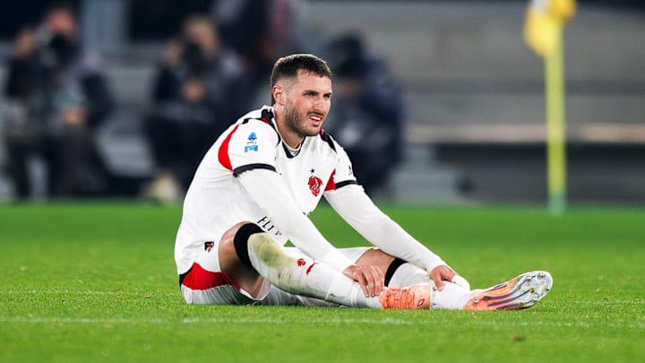 Santiago Gimenez of AC Milan looks dejected during the Serie...