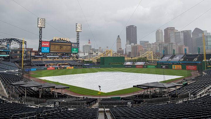 Milwaukee Brewers  v Pittsburgh Pirates