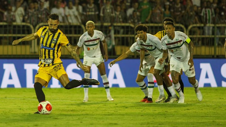 Fluminense encara o Volta Redonda no Raulino de Oliveira