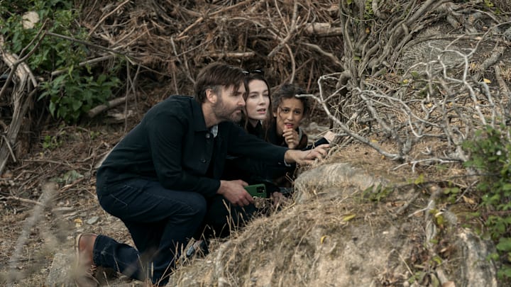 Bodkin. (L to R) Will Forte as Gilbert Power, Siobhán Cullen as Dove, Robyn Cara as Emmy Sizergh in episode 104 of Bodkin. Cr. Enda Bowe/Netflix © 2024