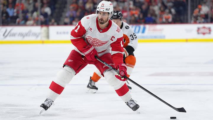 Apr 2, 2026; Philadelphia, Pennsylvania, USA; Detroit Red Wings center Dylan Larkin (71) controls the puck against the Philadelphia Flyers in the first period at Xfinity Mobile Arena. Mandatory Credit: Kyle Ross-Imagn Images Apr 2, 2026; Philadelphia, Pennsylvania, USA; Detroit Red Wings center Dylan Larkin (71) controls the puck against the Philadelphia Flyers in the first period at Xfinity Mobile Arena. Mandatory Credit: Kyle Ross-Imagn Images