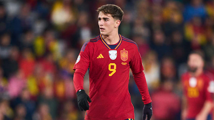 Gavi est blessé pour au moins six mois.