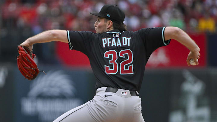 May 25, 2025; St. Louis, Missouri, USA;  Arizona Diamondbacks starting pitcher Brandon Pfaadt (32) pitches against the St. Louis Cardinals during the second inning at Busch Stadium. Mandatory Credit: Jeff Curry-Imagn Images