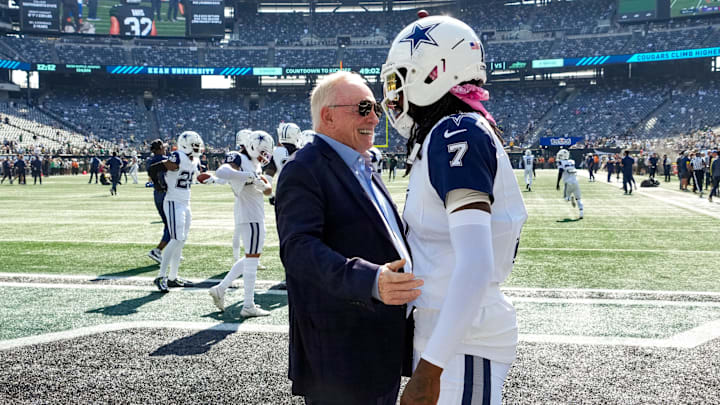 Jerry Jones se mostró complacido de que su equipo juegue en Brasil 