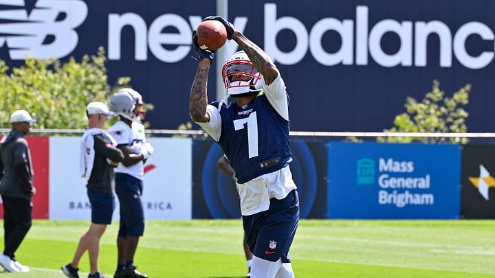 Jul 25, 2026; Foxborough, MA, USA; New England Patriots cornerback Carlton Davis III (7) makes a catch at training camp at Gillette Stadium. Mandatory Credit: Eric Canha-Imagn Images Jul 25, 2026; Foxborough, MA, USA; New England Patriots cornerback Carlton Davis III (7) makes a catch at training camp at Gillette Stadium. Mandatory Credit: Eric Canha-Imagn Images