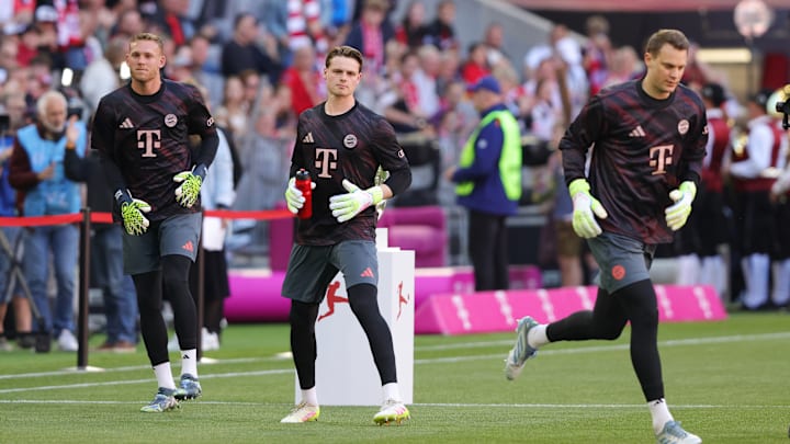 Der FC Bayern plant offenbar den Kauf eines weiteren Torhüters