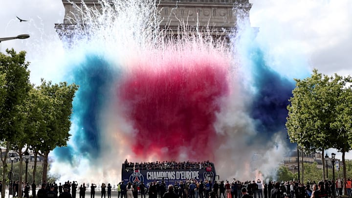 Le PSG effectuait sa parade sur les Champs Elysées ce dimanche Le PSG effectuait sa parade sur les Champs Elysées ce dimanche