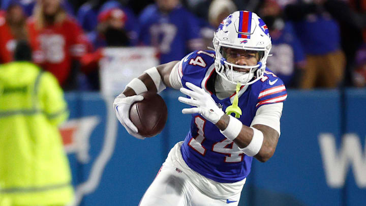 Buffalo Bills wide receiver Stefon Diggs runs with the ball in the AFC Divisional Playoffs against the Pittsburgh Steelers. 