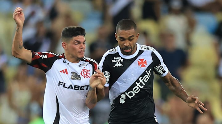 Flamengo e Vasco se enfrentam no Maracanã Flamengo e Vasco se enfrentam no Maracanã