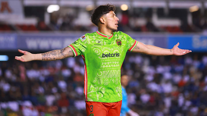 Carlos Salcedo podría ser fichado por Cruz Azul