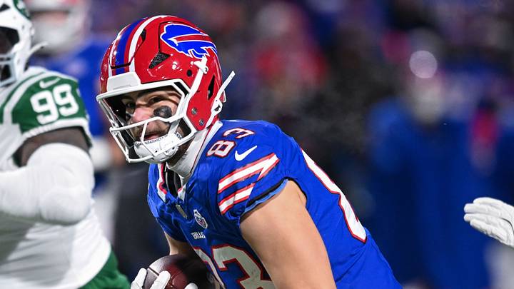 Jan 4, 2026; Orchard Park, New York, USA; Buffalo Bills tight end Keleki Latu (83) runs after making a catch against the New York Jets in the third quarter at Highmark Stadium. Jan 4, 2026; Orchard Park, New York, USA; Buffalo Bills tight end Keleki Latu (83) runs after making a catch against the New York Jets in the third quarter at Highmark Stadium.