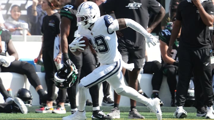 Oct 5, 2025; East Rutherford, New Jersey, USA; Dallas Cowboys wide receiver Ryan Flournoy (19) runs with the ball against the New York Jets during the first half at MetLife Stadium. Mandatory Credit: Robert Deutsch-Imagn Images Oct 5, 2025; East Rutherford, New Jersey, USA; Dallas Cowboys wide receiver Ryan Flournoy (19) runs with the ball against the New York Jets during the first half at MetLife Stadium. Mandatory Credit: Robert Deutsch-Imagn Images