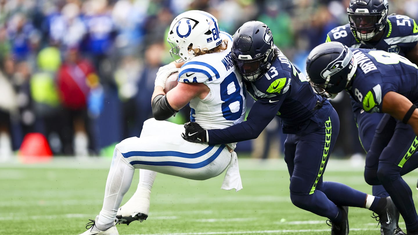 What Ernest Jones IV said to Seahawks players with limited or no playoff experience