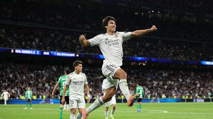 El joven delantero asumió el peso ofensivo del Real Madrid con un triplete ante el Betis, en una goleada 5-1 que mantiene vivo al conjunto blanco en la pelea por el liderato.