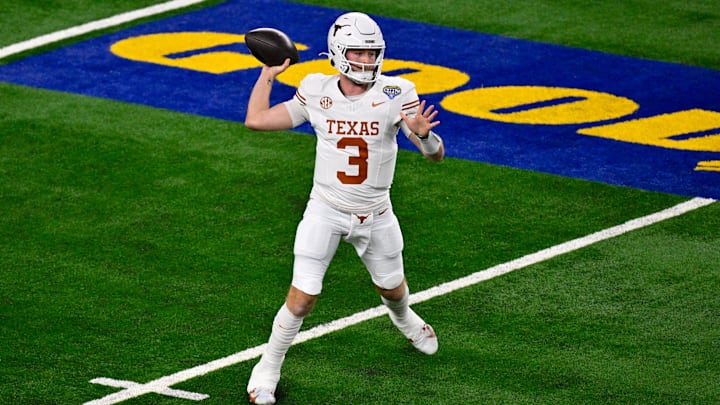 Texas Longhorns quarterback Quinn Ewers in action during the game between the Texas Longhorns and the Ohio State Buckeyes