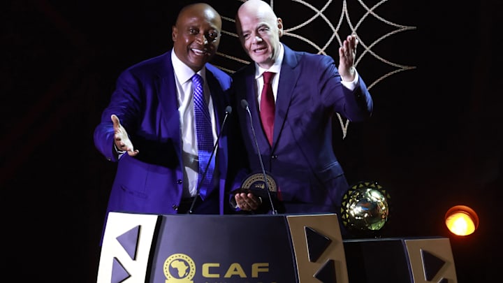 Die Verleihung des CAF-Awards 2025 mit FIFA-Boss Gianni Infantino (r.)