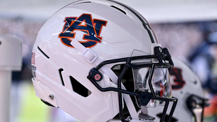 Alex Golesh is making progress with multiple recruits in the 2027 class.