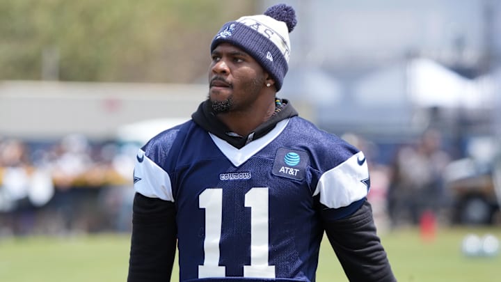 The value of Micah Parsons' key rookie cards doesn't measure up to fellow 2021 draftees Ja'Marr Chase and Trevor Lawrence. But the four-time Pro Bowl defensive end should be outpacing the sales of journeyman quarterbacks who were selected in the first round alongside him, which isn't the case based on recent sales verified by Card Ladder.