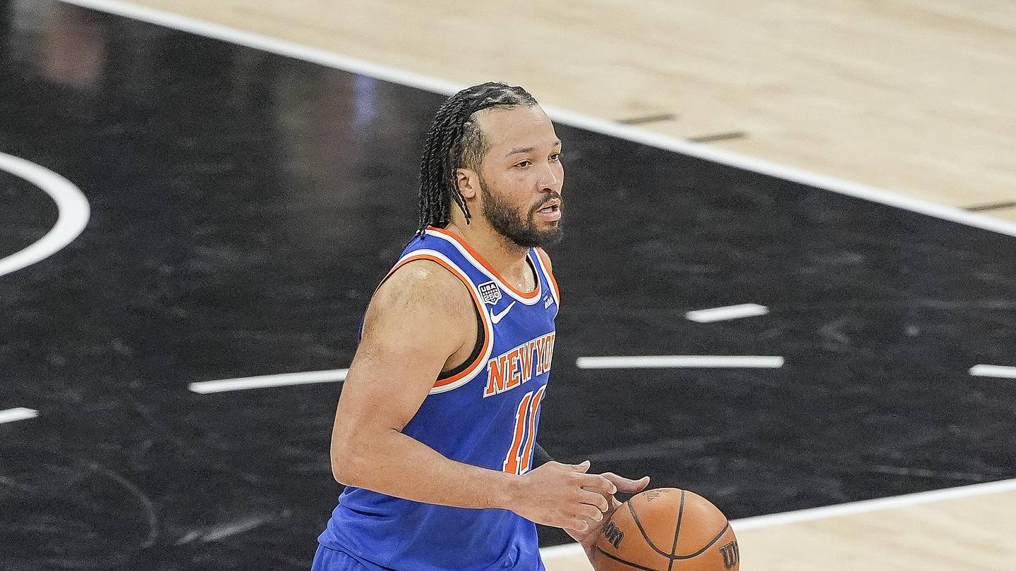 Jalen Brunson keeps doing the one thing Tyrese Maxey still cannot