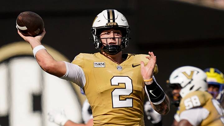 Vanderbilt quarterback Jared Curtis (2) throws the ball against Delaware during the first quarter at FirstBank Stadium in Nashville, Tenn., Saturday, Sept. 12, 2026. Vanderbilt quarterback Jared Curtis (2) throws the ball against Delaware during the first quarter at FirstBank Stadium in Nashville, Tenn., Saturday, Sept. 12, 2026.