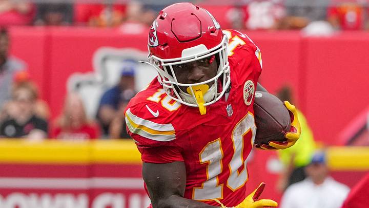 Aug 15, 2026; Kansas City, Missouri, USA; Kansas City Chiefs running back Emmett Johnson (10) runs the ball against the Los Angeles Rams during the first half of the pre season game at Arrowhead Stadium. Mandatory Credit: Denny Medley-Imagn Images Aug 15, 2026; Kansas City, Missouri, USA; Kansas City Chiefs running back Emmett Johnson (10) runs the ball against the Los Angeles Rams during the first half of the pre season game at Arrowhead Stadium. Mandatory Credit: Denny Medley-Imagn Images