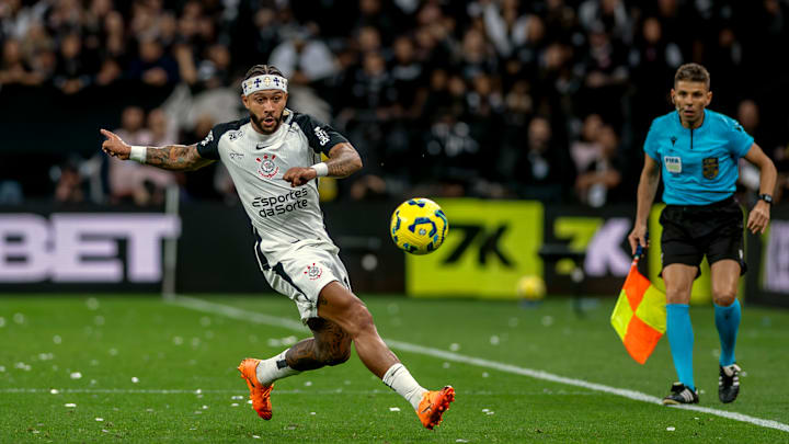 Depay tem dois gols no torneio Depay tem dois gols no torneio