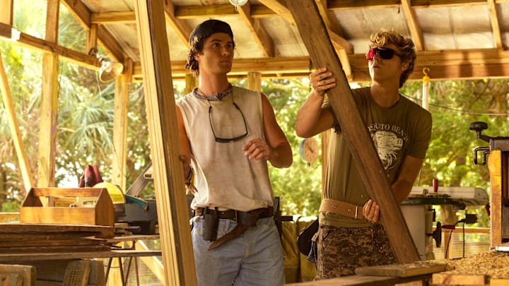 Outer Banks. (L to R) Chase Stokes as John B, Rudy Pankow as JJ in episode 401 of Outer Banks. Cr. Jackson Lee Davis/Netflix © 2024