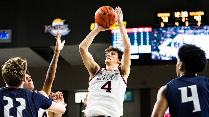 Gonzaga Bulldogs guard Davis Fogle (4).