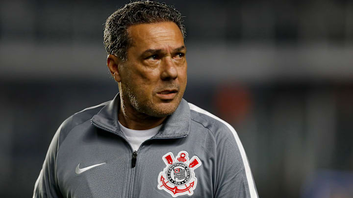 Treinador já acumula nove derrotas em 17 partidas