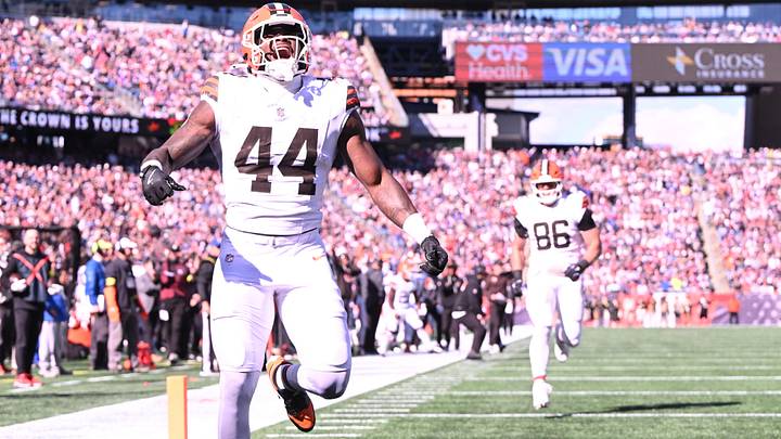 Oct 26, 2025; Foxborough, Massachusetts, USA;  Cleveland Browns tight end Harold Fannin Jr. (44) scores a touchdown  during the first quarter against the New England Patriots at Gillette Stadium. Mandatory Credit: Brian Fluharty-Imagn Images