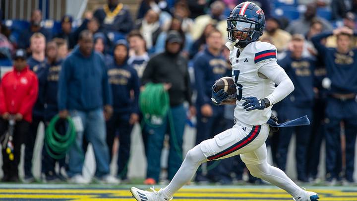 Oct 25, 2025; Annapolis, Maryland, USA; Florida Atlantic Owls wide receiver Jayshon Platt (3) scores a first quarter touchdown against the Navy Midshipmen at Navy-Marine Corps Memorial Stadium. Mandatory Credit: Tommy Gilligan-Imagn Images Oct 25, 2025; Annapolis, Maryland, USA; Florida Atlantic Owls wide receiver Jayshon Platt (3) scores a first quarter touchdown against the Navy Midshipmen at Navy-Marine Corps Memorial Stadium. Mandatory Credit: Tommy Gilligan-Imagn Images