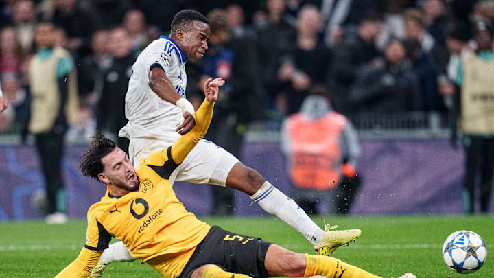 Moukoko gegen Bensebaini Moukoko gegen Bensebaini