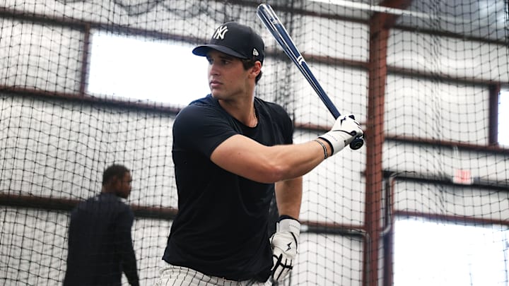 Spencer Jones se muestra a los Yankees en el Spring Training