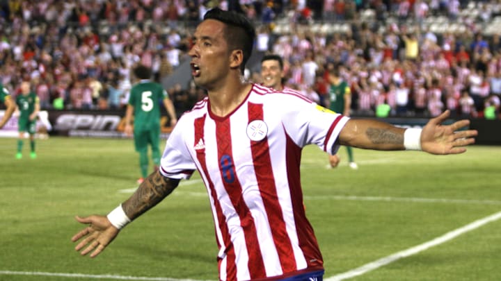 Conhecido do futebol brasileiro, Lucas Barrios é naturalizado paraguaio