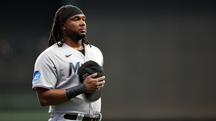 Josh Bell fue colocado en waivers por los Marlins  