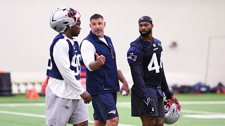 Jun 10, 2025; Foxborough, MA, USA; New England Patriots head coach Mike Vrabel speaks to defensive end Keion White (99) and linebacker K'Lavon Chaisson (44) after minicamp held in the WIN Field House at Gillette Stadium. Mandatory Credit: Eric Canha-Imagn Images