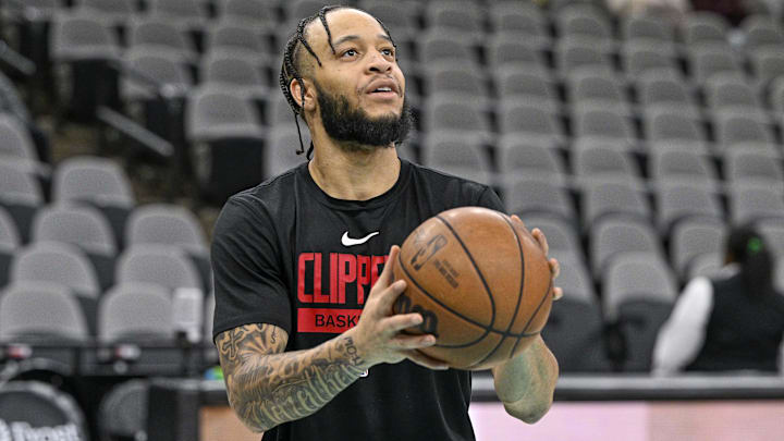 Jan 20, 2023; San Antonio, Texas, USA; LA Clippers guard Amir Coffey (7) warms up before the game between the San Antonio Spurs and the LA Clippers at the AT&T Center. Mandatory Credit: Jerome Miron-Imagn Images